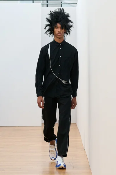Look 16